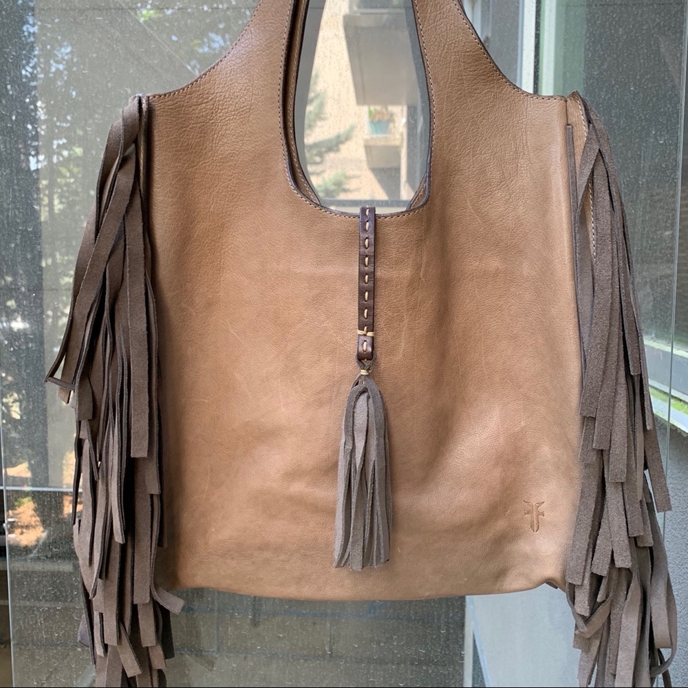 ✨HP✨ Frye Farrah Fringe Leather Bag